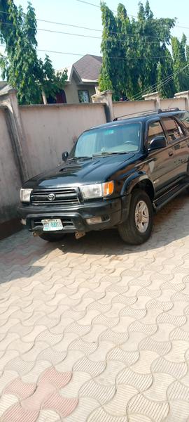 Toyota 4 Runner Limited • 2002 • 108,126 km 3