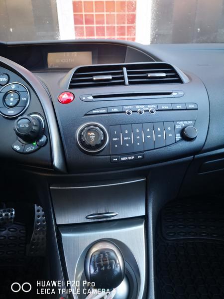 Honda Civic • 2009 • 92,000 km 3