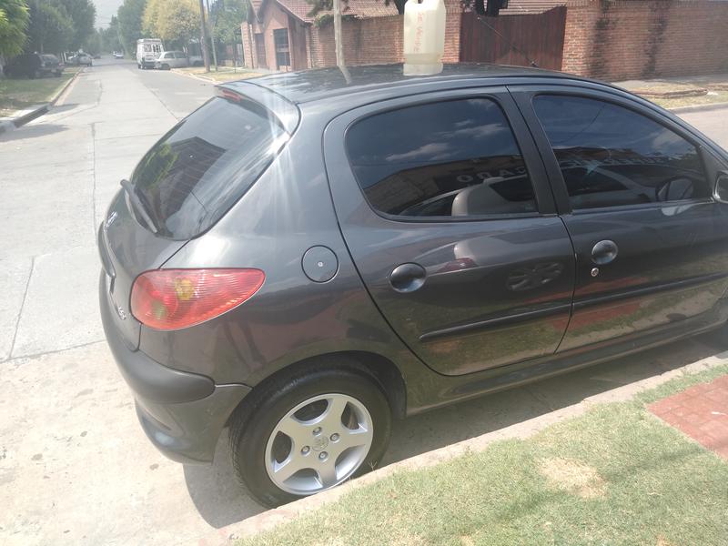 Peugeot  • 2012 • 115,000 km 2