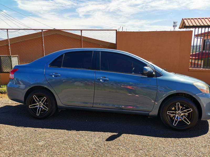 Toyota Yaris • 2009 • 140,800 km 1