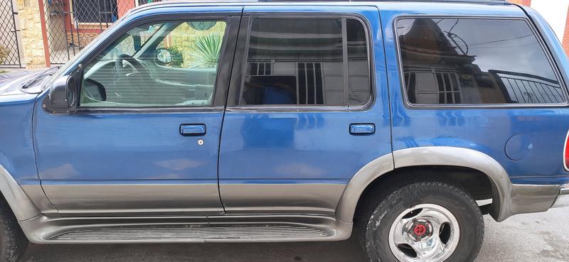 Ford Explorer • 1998 • 403,000 km 4