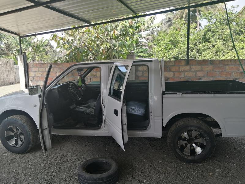 Chevrolet Luv • 2000 • 70,000 km 6