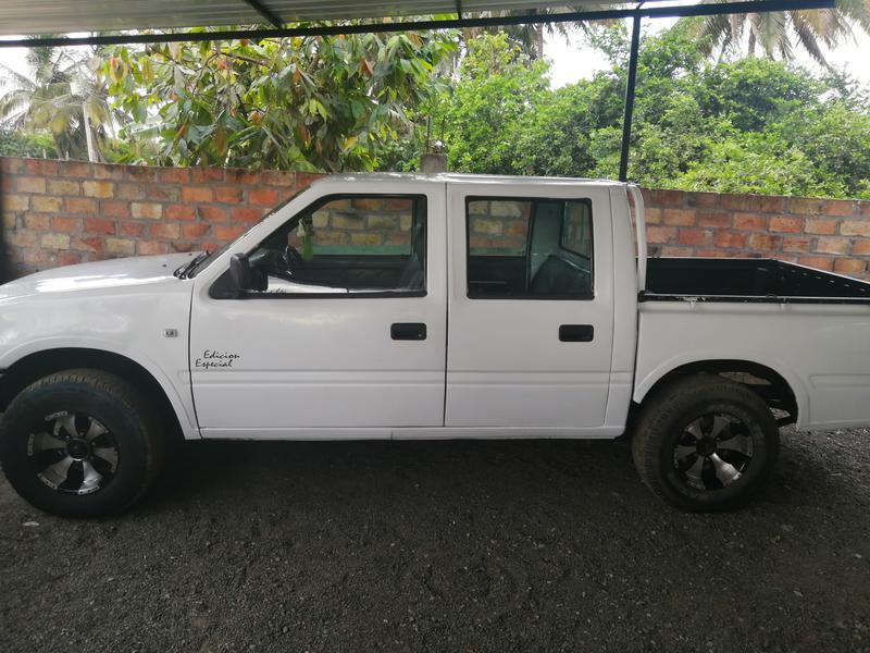 Chevrolet Luv • 2000 • 70,000 km 7