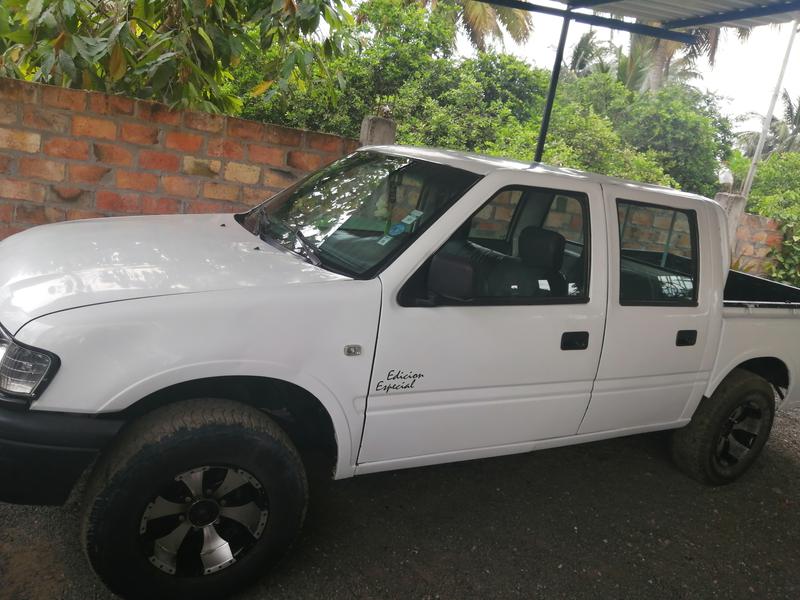 Chevrolet Luv • 2000 • 70,000 km 4