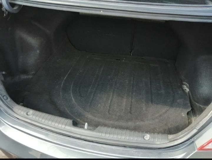 Hyundai Accent • 2012 • 100,000 km 3