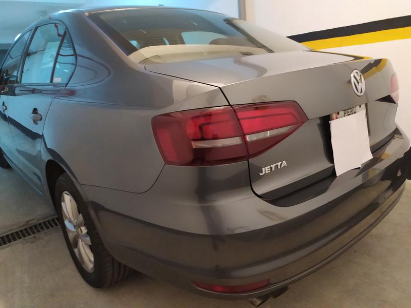 Volkswagen Jetta • 2017 • 18,000 km 3