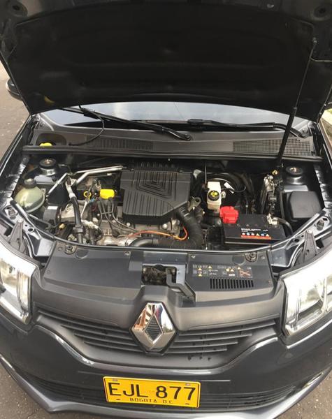 Renault Logan • 2019 • 33,000 km 2