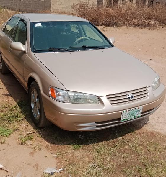 Toyota Camry • 1999 • 180,121 km 4