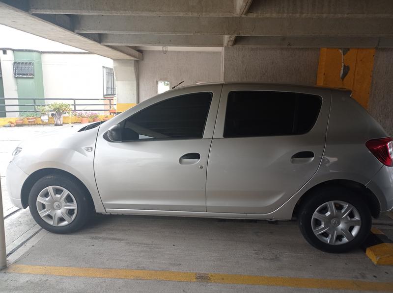 Renault Sandero • 2018 • 42,000 km 1