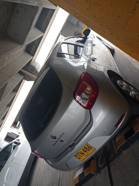 Renault Sandero • 2018 • 42,000 km 3