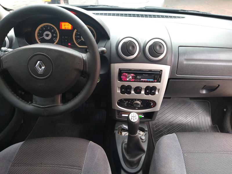 Renault 12 • 2012 • 64,000 km 8