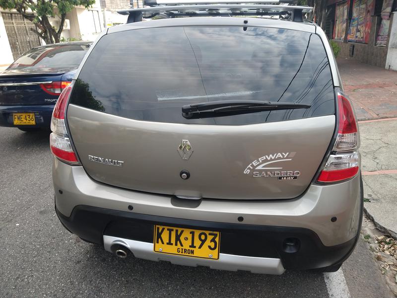 Renault 12 • 2012 • 64,000 km 7