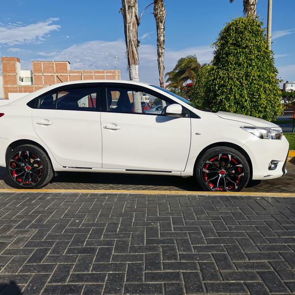 Toyota Yaris • 2015 • 32,000 km 10