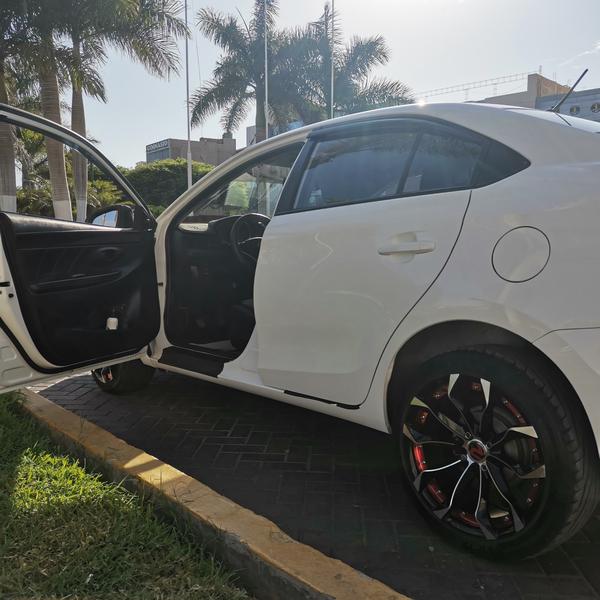 Toyota Yaris • 2015 • 32,000 km 4