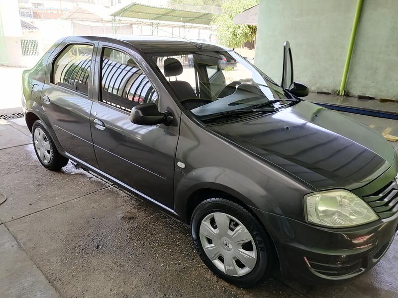 Renault Logan • 2013 • 94,500 km 2