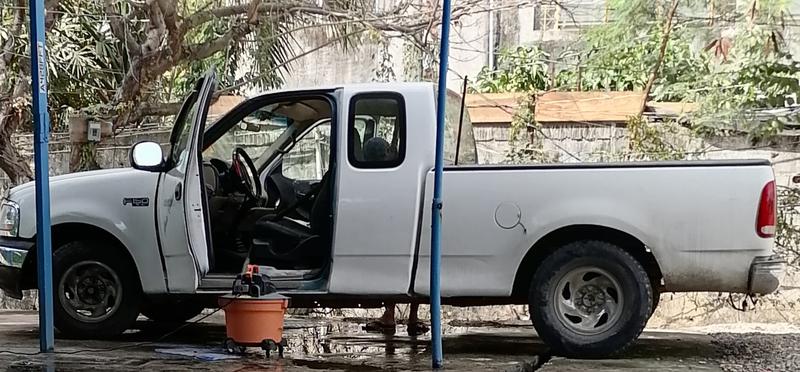 Ford F-150 • 1998 • 212,000 km 2