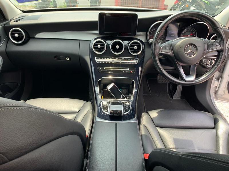 Mercedes-Benz C • 2016 • 82,000 km 4