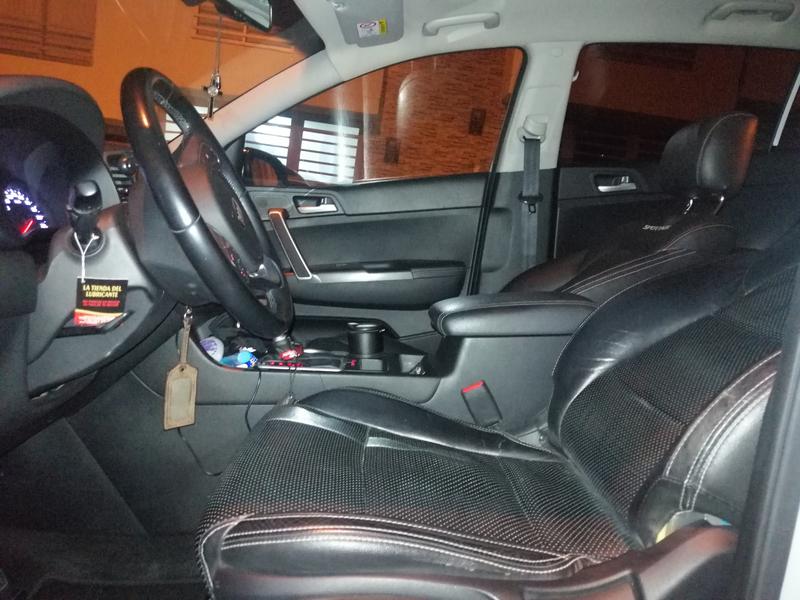 Kia Sportage • 2017 • 59,800 km 4