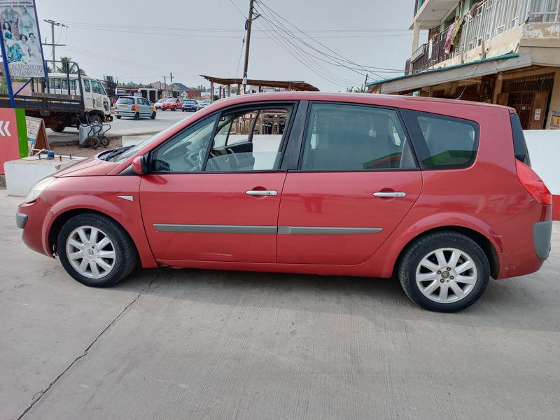 Renault Scénic • 2009 • 40,546 km 2