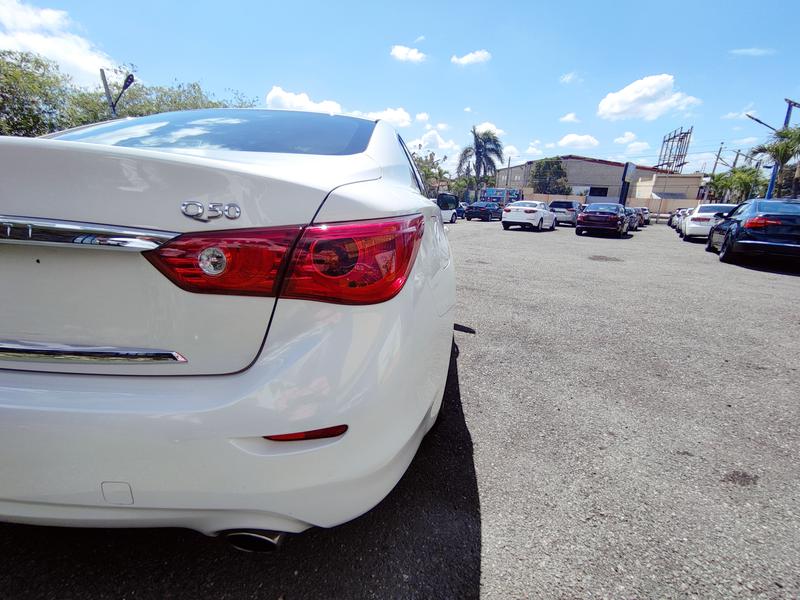 Infiniti Q • 2015 • 1 km 5