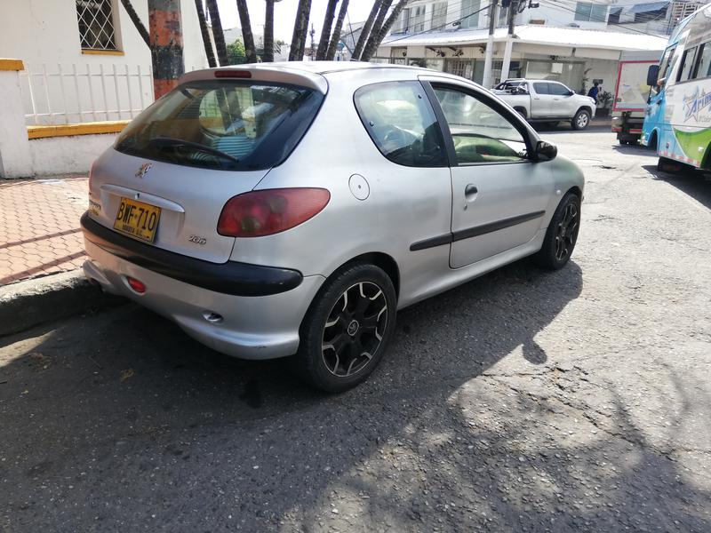 Peugeot 206 • 2006 • 155,000 km 3