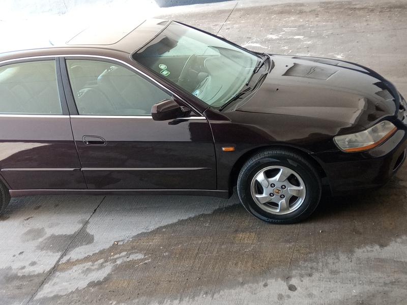 Honda Accord • 1998 • 150,000 km 3