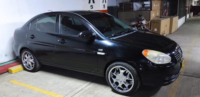 Hyundai Accent • 2009 • 158,000 km 4