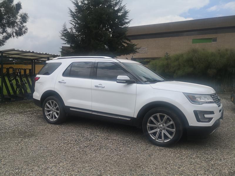 Ford Explorer • 2016 • 44,000 km 2