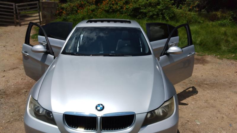 BMW  • 2009 • 122,000 km 4