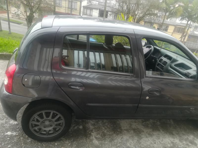 Renault Clio • 2015 • 83 km 3