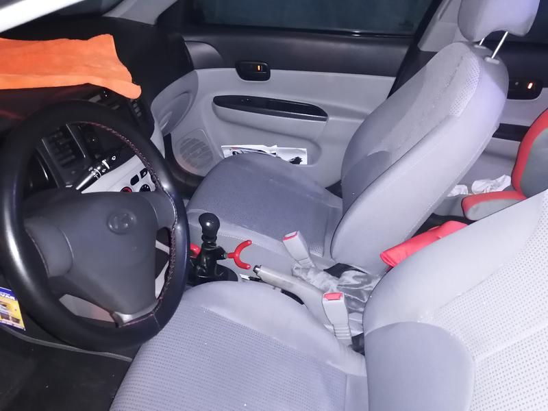 Hyundai Accent • 2009 • 158,000 km 3