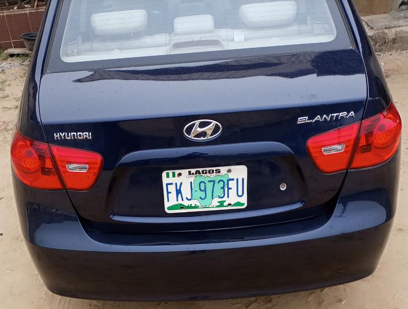 Hyundai Elantra • 2009 • 90,000 km 5