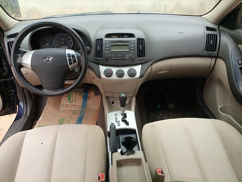 Hyundai Elantra • 2009 • 90,000 km 3