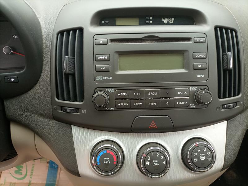 Hyundai Elantra • 2009 • 90,000 km 10