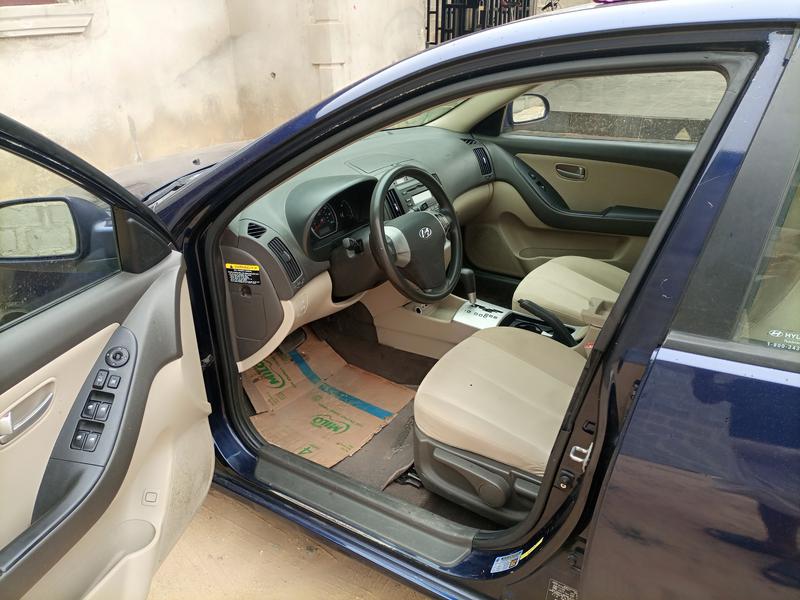 Hyundai Elantra • 2009 • 90,000 km 6