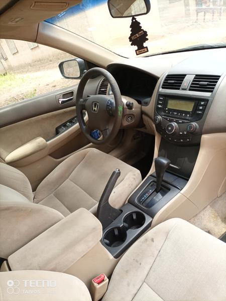 Honda Accord • 2005 • 171,000 km 3