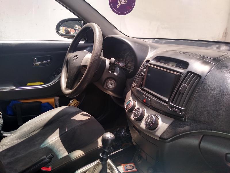 Hyundai Elantra • 2009 • 347,485 km 5