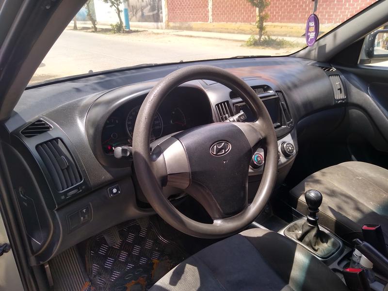 Hyundai Elantra • 2009 • 347,485 km 3