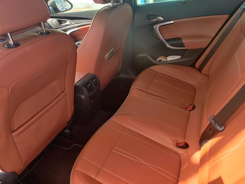 Opel Insignia • 2011 • 84,000 km 3