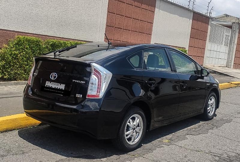 Toyota Prius • 2012 • 137,800 km 4