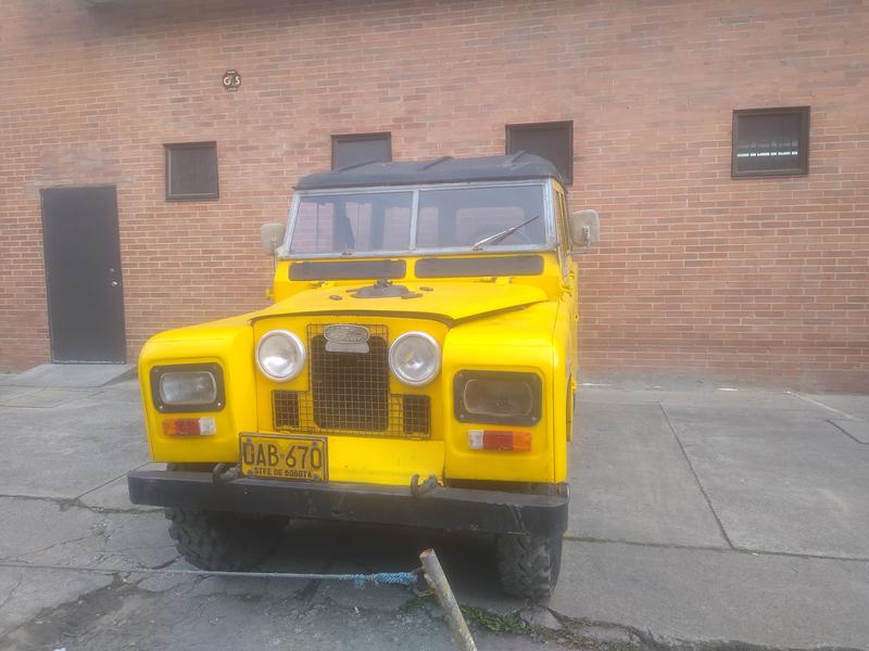 Land Rover 109 • 1970 • 150,000 km 3