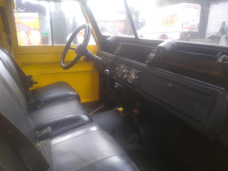 Land Rover 109 • 1970 • 150,000 km 1