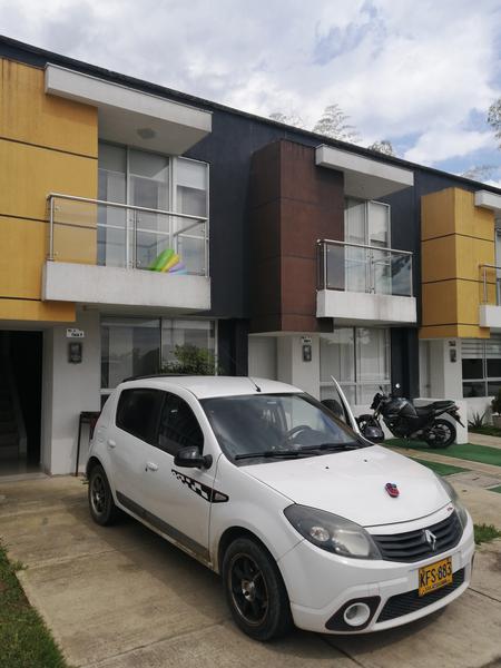 Renault Sandero • 2011 • 122,000 km 4