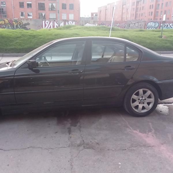 BMW Rad 3 • 2003 • 97,000 km 4