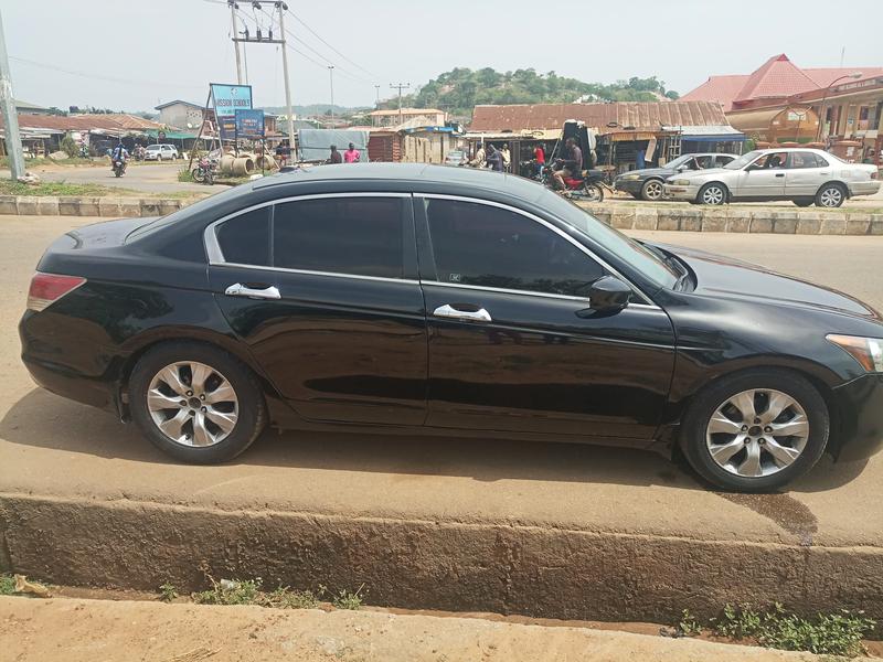 Honda Accord • 2008 • 194,306 km 6