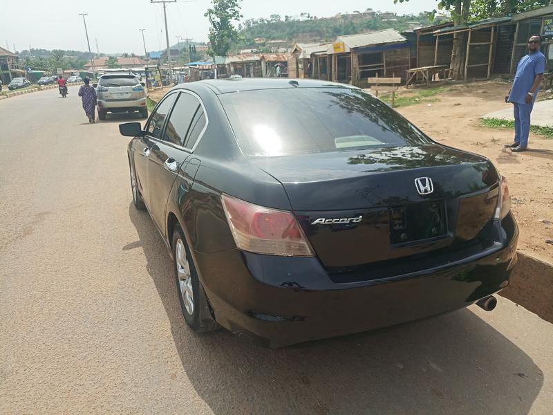Honda Accord • 2008 • 194,306 km 9