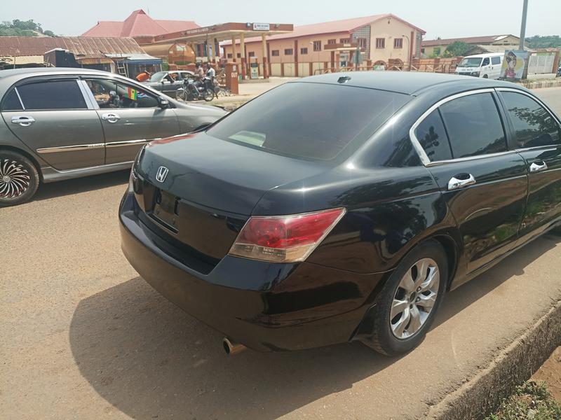 Honda Accord • 2008 • 194,306 km 5