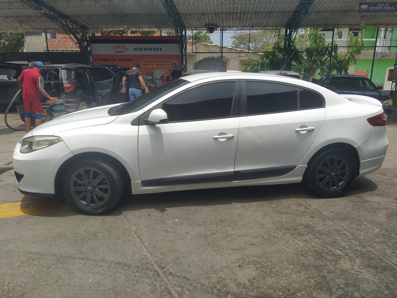 Renault 12 • 2012 • 122,000 km 3