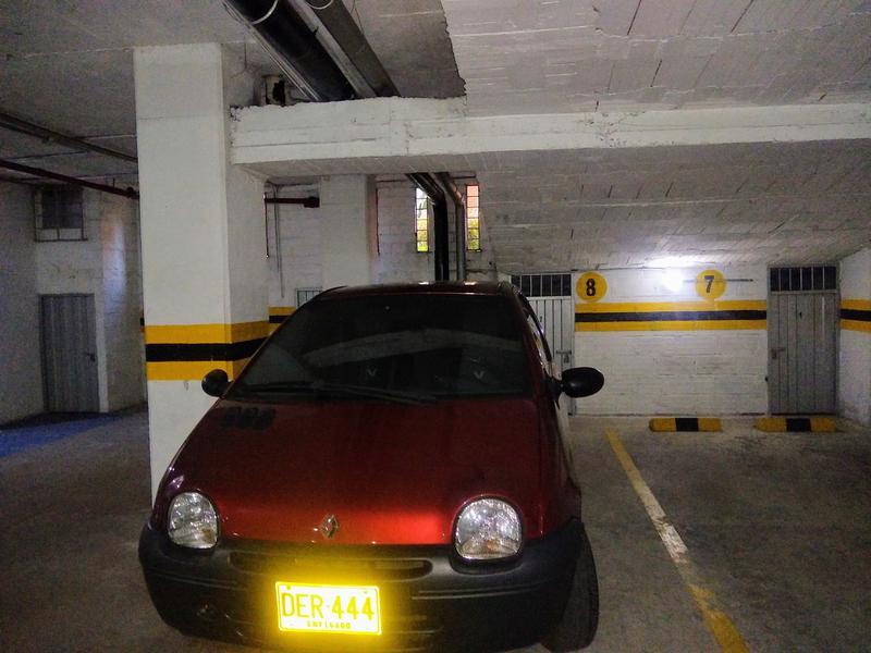 Renault Twingo • 2011 • 37,000 km 2