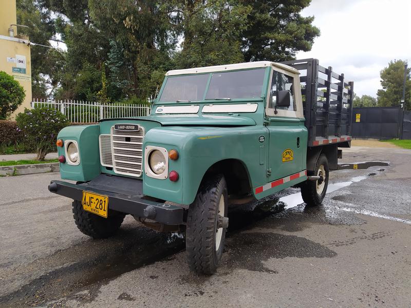 Land Rover 109 • 1964 • 140,000 km 1